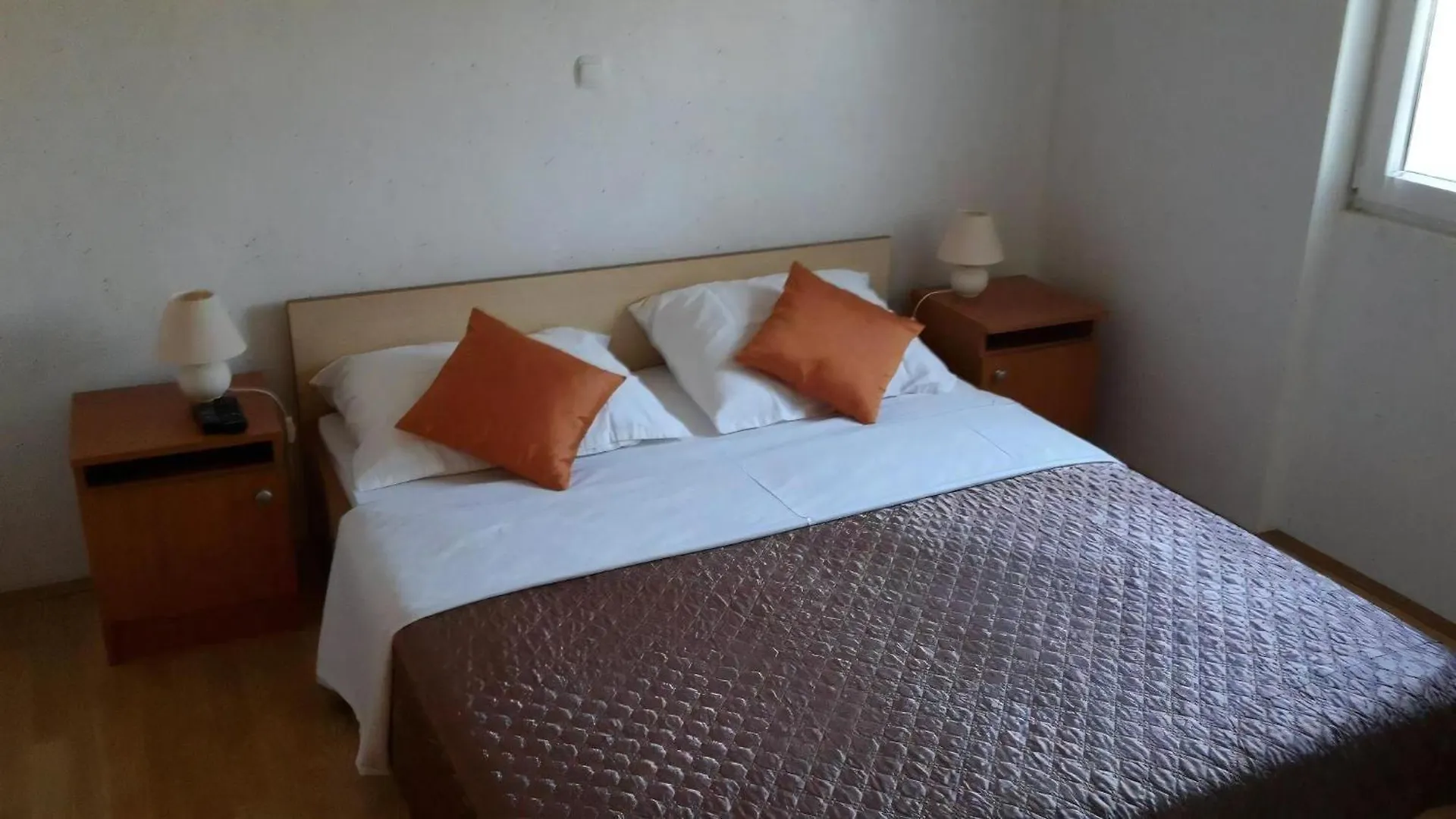 Ferienwohnung Fuer Vier Personen Mit Terrasse Vinjerac Appartement